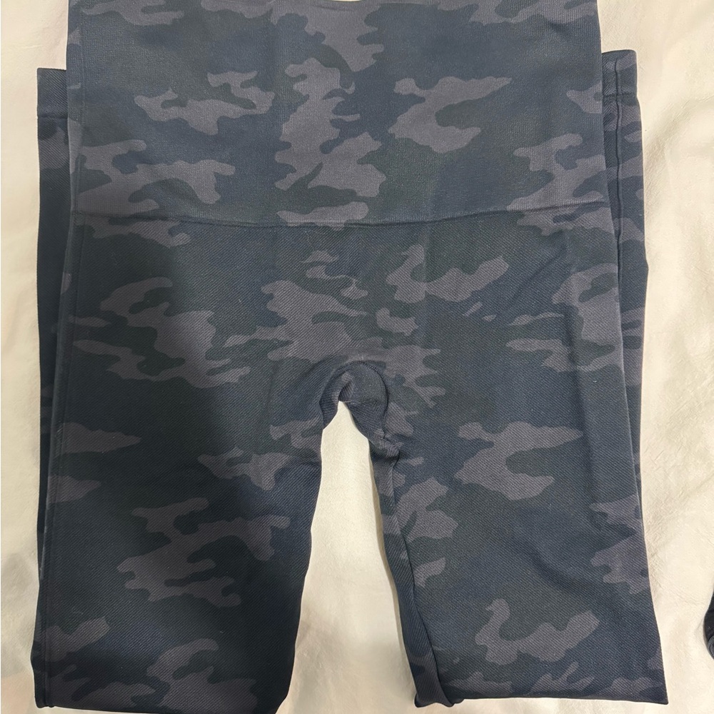 Athleta Kids Navy Camo Leggings